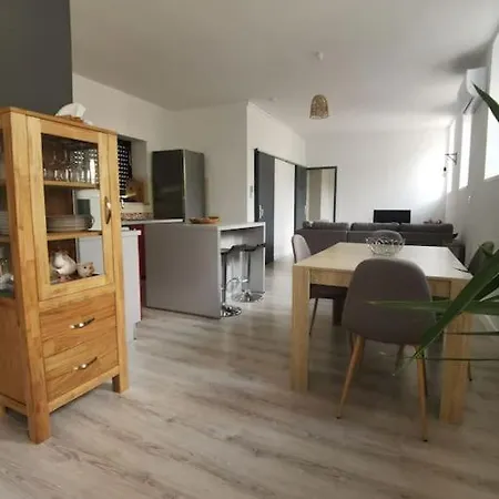 Petite Maison Au Pied De La Cite *