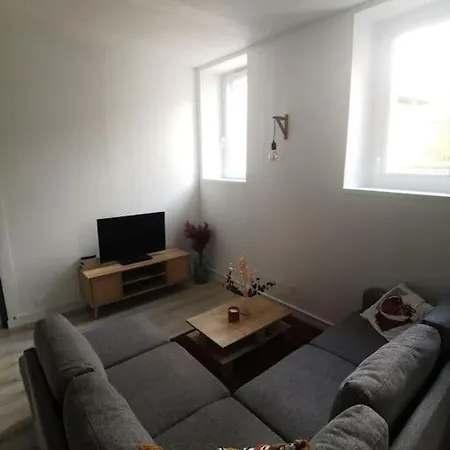 Petite Maison Au Pied De La Cite *